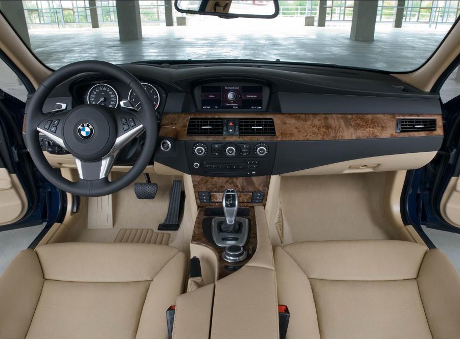  BMW 5-Series Touring 2007 года  (фото 9 из 22)